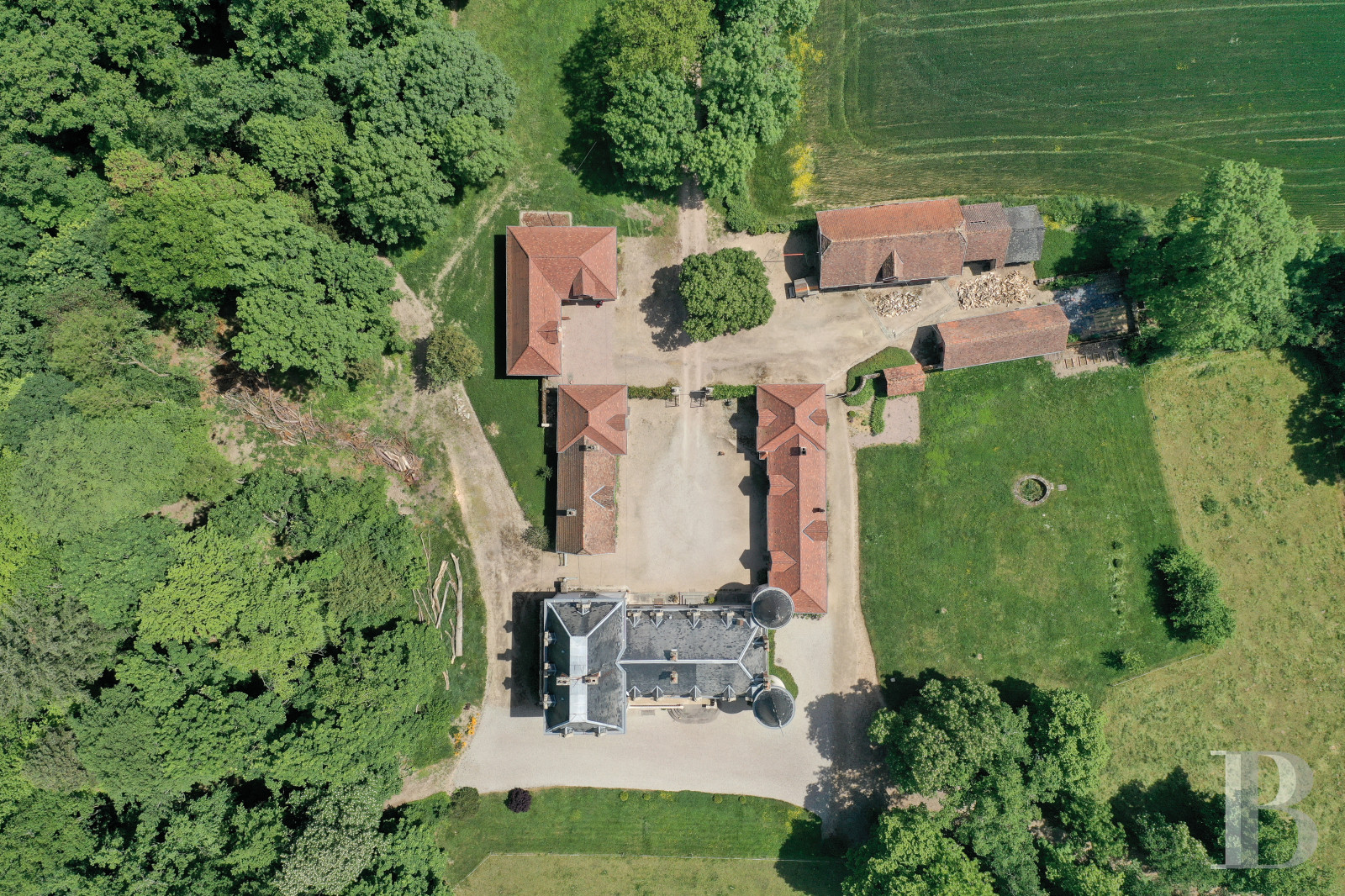 A 19th century chateau and surrounding park available for film projects in Saône-et-Loire, in the south of Morvan - photo  n°25